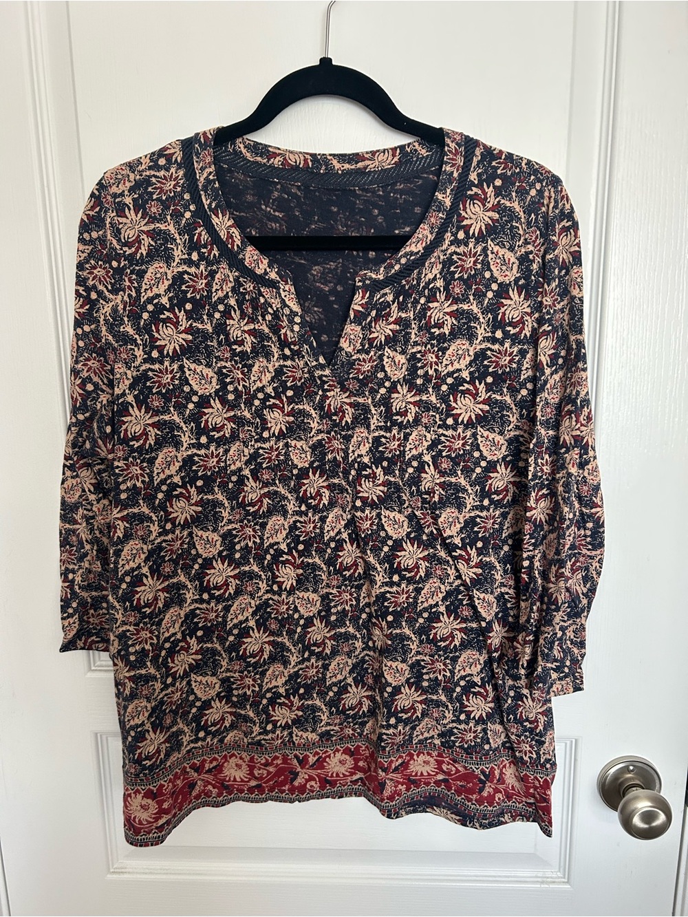 Source Unknown Navy and Cream Floral Split-Neck Tunic with Red Border